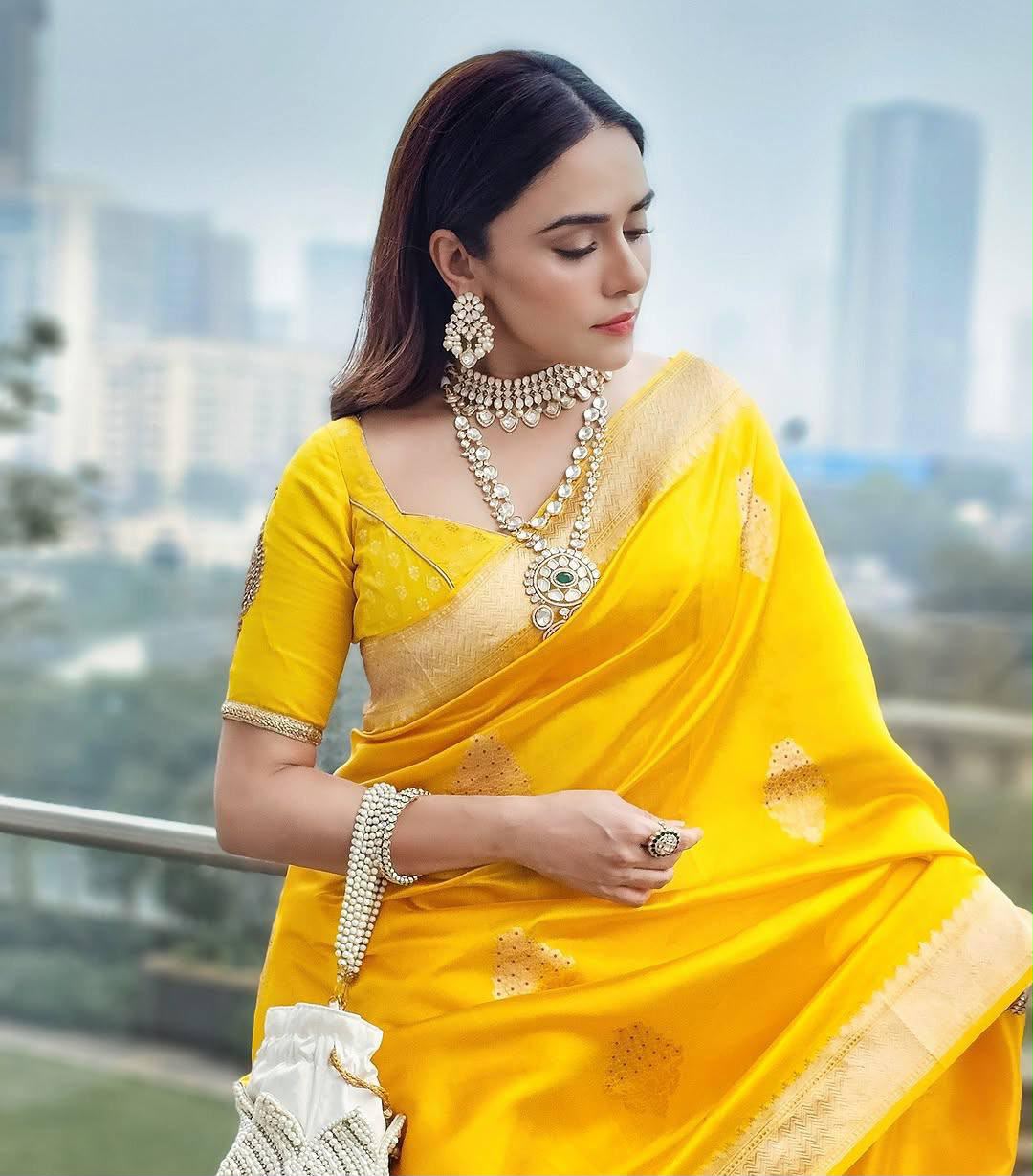 Elegant Soft Lichi Silk Saree with Rich Jacquard Weaving